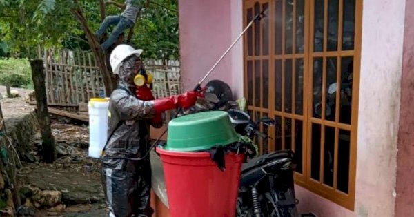 Cegah Penyebaran Covid-19, PMI Makassar Semprotkan Disinfektan di 300-an Titik Setiap Harinya