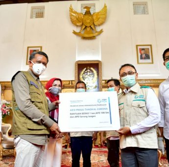 Pemprov Sulsel Terima Sembako dan APD Dari BUMN dan Swasta