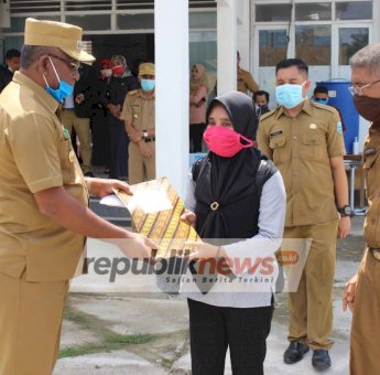 Istri Sadli Kembali Bekerja di Sekretariat DPRD Buton Tengah