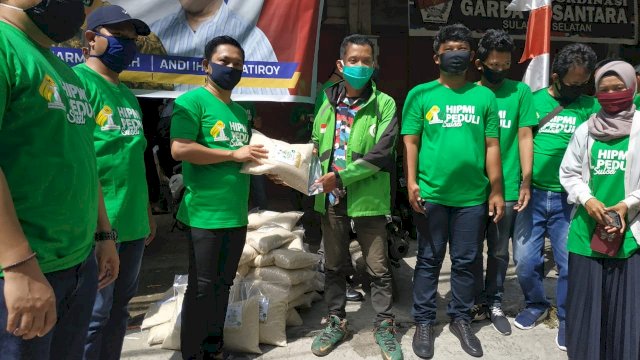 Hipmi Sulsel Bagikan Paket Sembako Untuk Warga Terdampak Covid-19