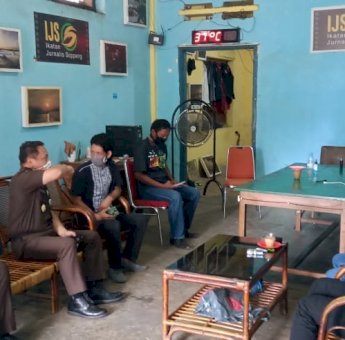 Kejaksaan Negeri Soppeng Berikan Bantuan Sembako Untuk Wartawan