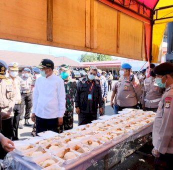 Jelang Pemberlakuan PSBB, Gubernur, Kapolda Sulsel dan Pangdam XIV/HSN Tinjau Dapur Lapangan Brimob