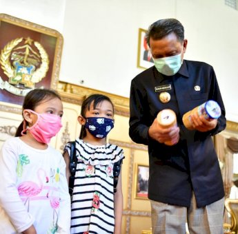 Aliyah Sumbang Uang Celengan untuk Tangani Covid-19