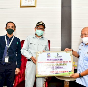 Gubernur NA Salurkan Bantuan APD ke Bupati Jeneponto