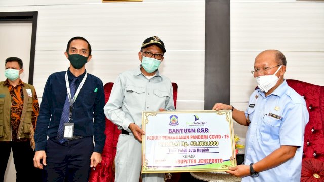 Gubernur NA Salurkan Bantuan APD ke Bupati Jeneponto
