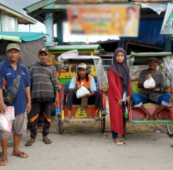 Mahasiswa Kecamatan Gu dan KNPI Buteng Bagikan Sembako Untuk Warga