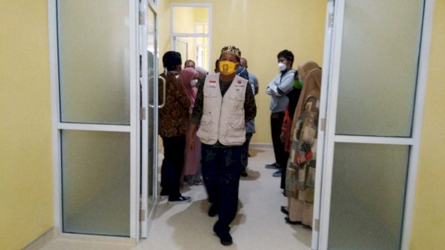 Bupati Soppeng Andi Kaswadi Razak, menggunjungi Labkesda Soppeng, Sabtu (02/05/2020).