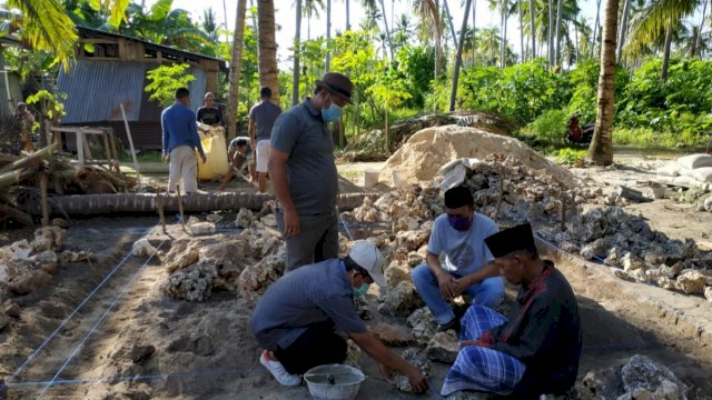 Pemda Buteng Bantu Pembangunan Rumah Nenek Wa Mantena Korban Kebakaran di Desa Batubanawa