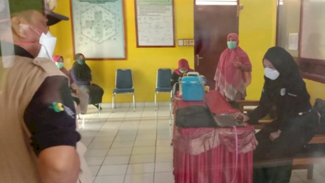 Antisipasi Penyebaran Covid-19, Petugas Labkesda Soppeng Jalani Uji Coba Swab