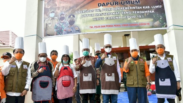 Nurdin Abdullah Keliling 11 Daerah Salurkan Bantuan Donasi Covid-19