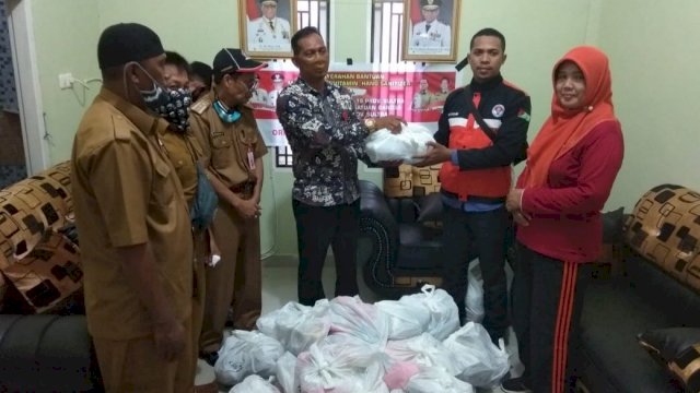 Kesbangpol Buteng Terima Bantuan Dari Gugus Tugas Sultra