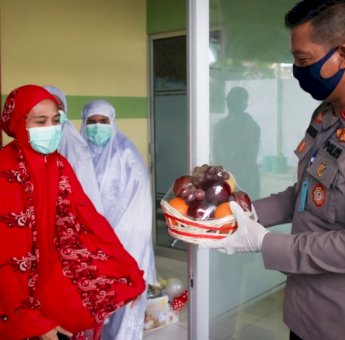 Posko Relawan di Baubau Salurkan Bantuan Kepada Warga yang Dikarantina Mandiri