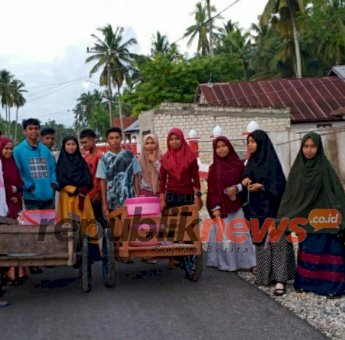 Rayakan Kelulusan, siswa SMA Negeri 2 Mawasangka Buteng Bagikan Takjil Kepada Masyarakat