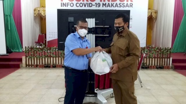 PDAM Makassar Serahkan Bantuan 1.000 Paket Sembako