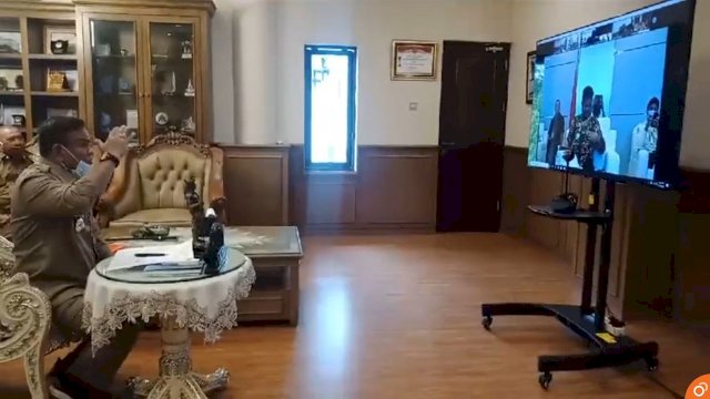 Bupati Bone Andi Fashar Padjalangi, melakukan Vidcon dengan Menteri Pertanian Syahrul Yasin Limpo.