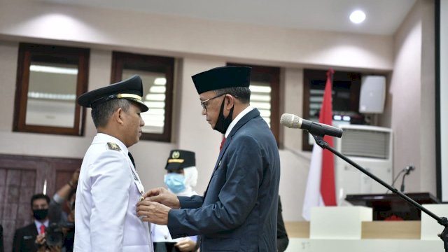 Gubernur Sulsel Prof. Nurdin Abdullah, saat melantik Prof Yusran sebagai Pj Wali Kota Makassar, Rabu (13/05/2020) lalu.