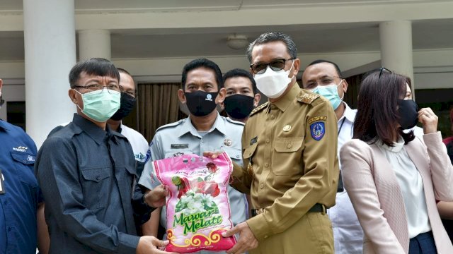 FKIJK Salurkan Bantuan 2.000 Paket Sembako Lewat Gugus Tugas Sulsel