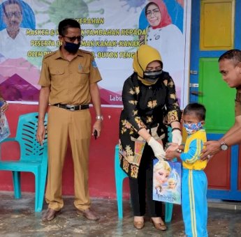 Bunda PAUD Buteng bagikan Paket Makan Minum dan Masker