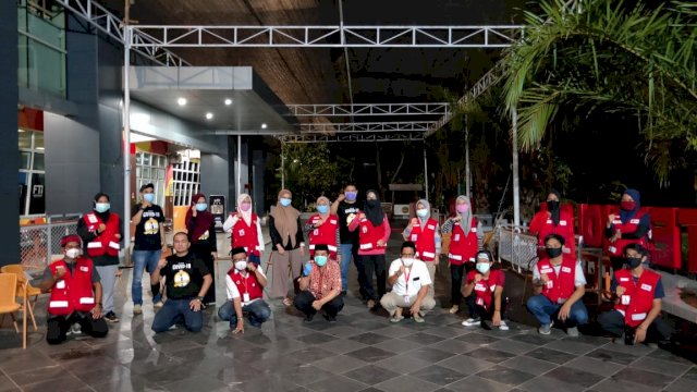 Menyapa Relawan, PMI Makassar, FTI UMI dan IDI Gelar Buka Puasa Bersama