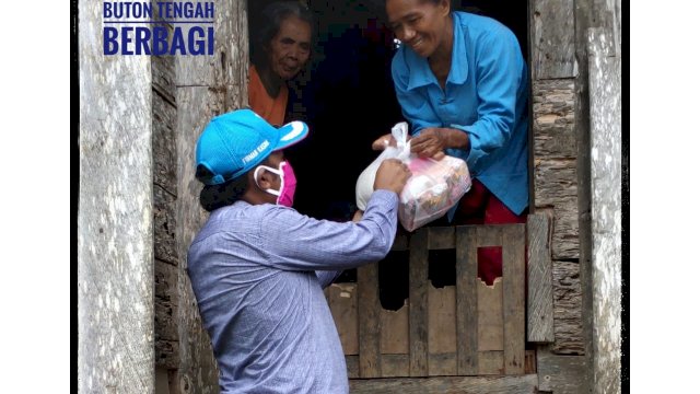 Jelang Idul Fitri 1441 Hijriah, KNPI Buteng Berbagi Paket Sembako di Beberapa Kecamatan