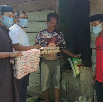 Belum Tersentuh Bantuan, KNPI Buteng Datangi Rumah Nenek Wa Ewi