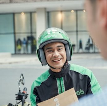 Lanjutkan Komitmen Tangani Dampak Covid-19, Grab Bersama&nbsp; OTO Group Ringankan Angsuran Mitra Pengemudi