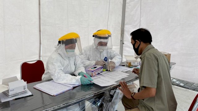 Rapid-Test pekerja lingkung Pertamina MOR IV Sulawesi.