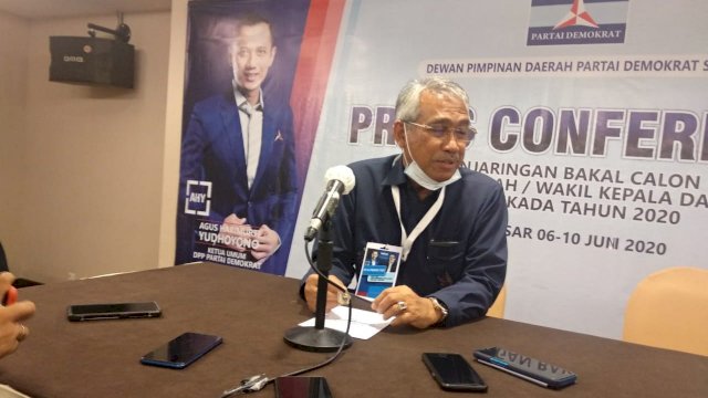 Bakal Calon Bupati Luwu Timur (Incumbent) Toriq Husler, melakukan konferensi pers usai mengikuti Fit And Proper Test di DPD Demokrat Sulsel, Jumat (12/06/2020).
