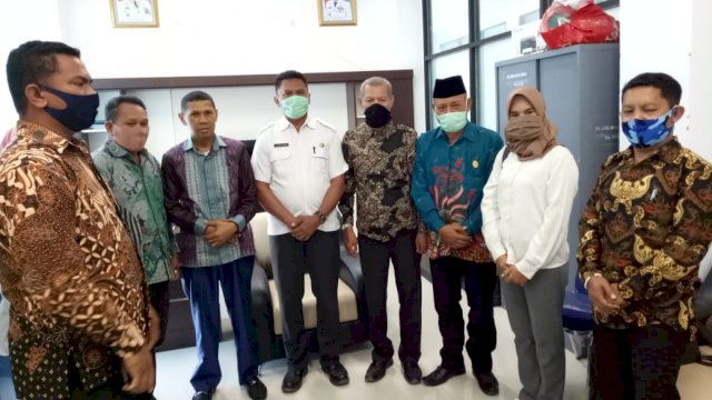 Anggota Komisi II DPRD Buteng saat melakukan Konsultasi di Dinas Pendidikan Sultra, Rabu (24/06/2020).