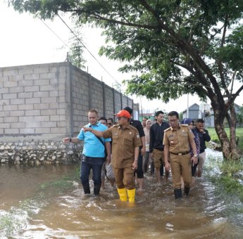 Iqbal Suhaeb Kunjungi Lokasi Rawan Banjir Kota Makassar