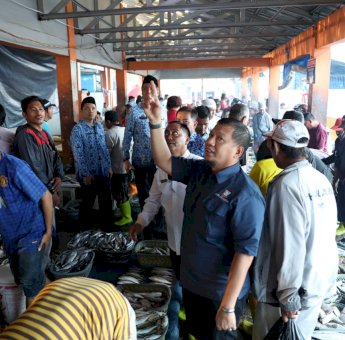 Iqbal Suhaeb Akan Renovasi Tempat Pelelangan Ikan Paottere