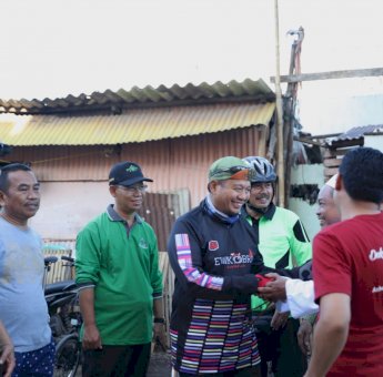 Peringati Hari Lahir NU, Iqbal Suhaeb Bersih-bersih Masjid