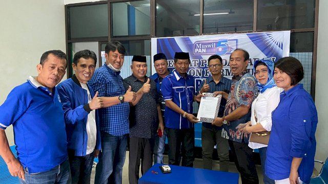 Ashabul Kahfi (Baju batik) kembali mendaftarkan diri sebagai calon ketua di Muwsil ke 5 PAN Sulsel