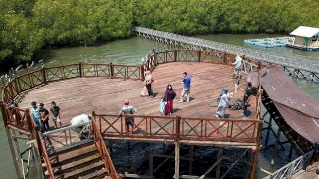 Wisata Tongke-Tongke.