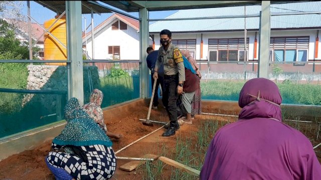 Polsek Mastim Edukasi Warga Melalui Rumah Ketahanan Pangan Saat Corona