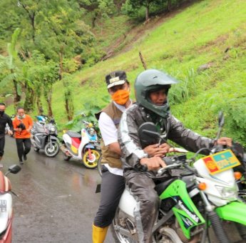 Ditengah Hujan dan Jalan Berlumpur, Wagub Sulsel Tinjau Lokasi Longsor di Jeneponto