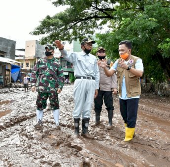 Gubernur Beri Bantuan Dana Tanggap Darurat dan Rekonstruksi Banjir Bantaeng Rp 16 Miliar