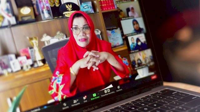 Ketua PKK Sulsel Lies F Nurdin, melakukan Vicon dengan seluruh Ketua PKK Kabupaten dan Kota di Sulsel, Jumat (19/06/2020).