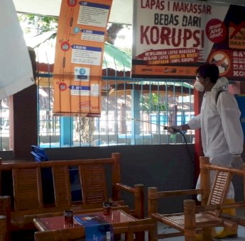 PMI Kembali Semprotkan Disinfektan di Lapas dan Rutan Kelas 1 Makassar
