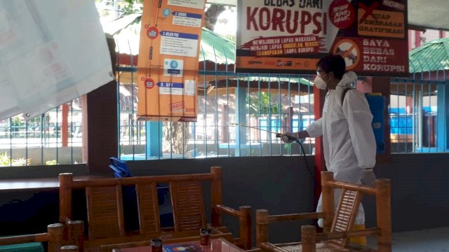 PMI Kembali Semprotkan Disinfektan di Lapas dan Rutan Kelas 1 Makassar