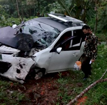 Hilang Kendali, Mini Bus Masuk Jurang di Daerah Samaturue Sinjai