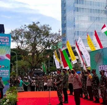 Bantu Warga Sulsel, TNI-Polri Bersama Yayasan Buddha Tzu Chi Bagikan 10.000 Paket Sembako
