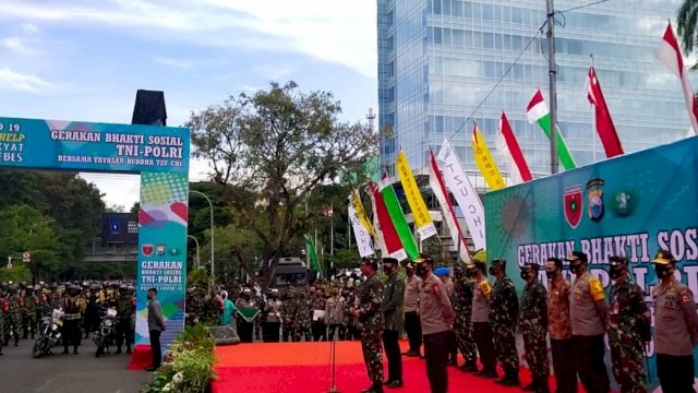 Bantu Warga Sulsel, TNI-Polri Bersama Yayasan Buddha Tzu Chi Bagikan 10.000 Paket Sembako