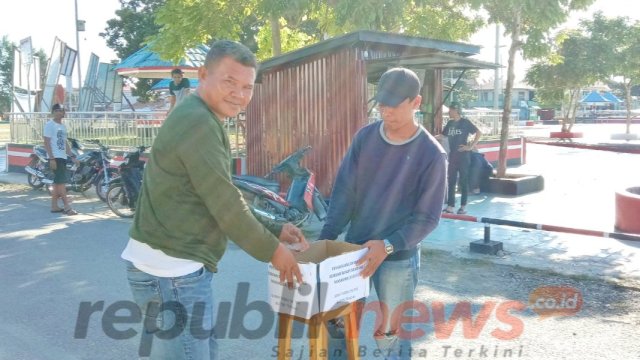 Penggalangan Dana yang dilakukan oleh Pemuda yang setiap harinya nongkrong di Kendai Tik-Tok, Taman Matana Sorumba, Kecamatan Mawasangka, Kabupaten Buton Tengah, Kamis (24/07/2020).