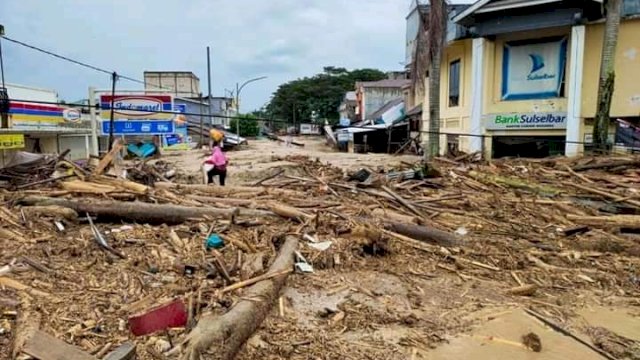 Banjir Bandang Luwu Utara Gubernur Sulsel: Tidak Ada Penebangan Pohon