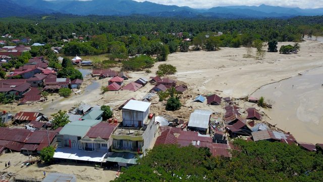 Foto Udata Kota Masamba Kabupaten Luwu Utara setelah diterjang Banjir Bandang.