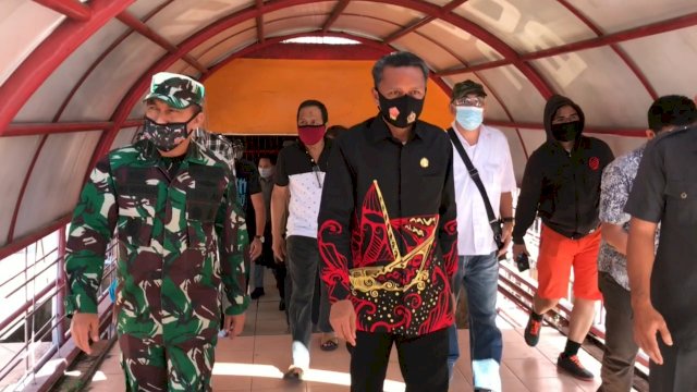 Gubernur Sulsel Nurdin Abdullah, meninjau Stadion Andi Matalatta, Selasa (28/07/2020) . Pemprov Sulsel siapkan anggaran Rp1 Triliun untuk merenovasi stadion itu.