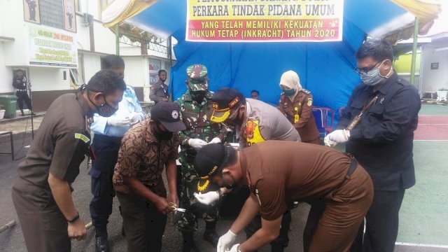 Kejari Sinjai Musnahkan Barang Bukti Tindak Pidana Jenis Sabu