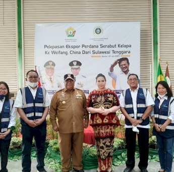 Pelindo IV Ekspor Perdana 18 Ton Serabut Kelapa dari Kendari New Port