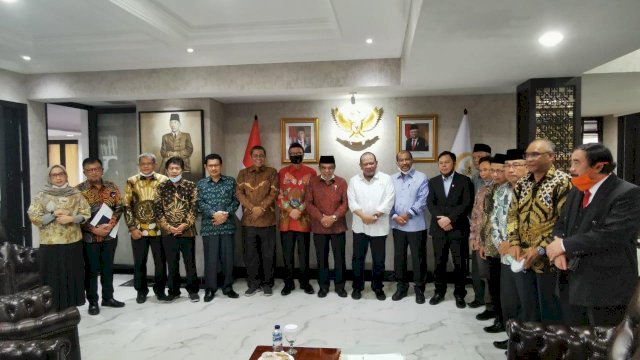 Pertemuan Ketua DPD RI Lanyalla La Nyalla Mahmud Mattalitti, bersama Menteri Agama Fachrul Razi, dan Menteri PAN-RB Tjahjo Kumolo dengan 9 Rektor IAIN, Kamis (16/07/2020).
